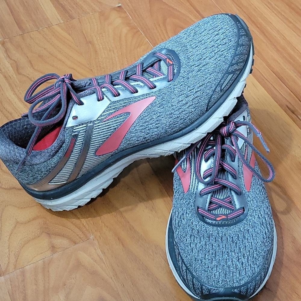 Brooks GTS 18